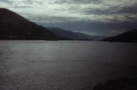 [Uitzicht over de Rijn vanaf de camping]